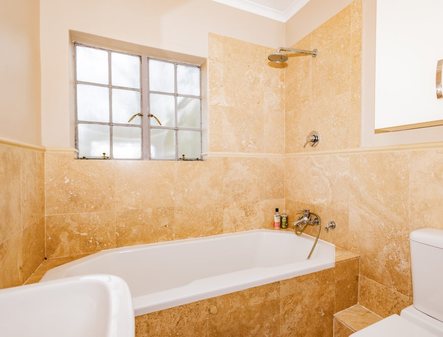 6 Bedroom Property for Sale in Vierlanden Western Cape